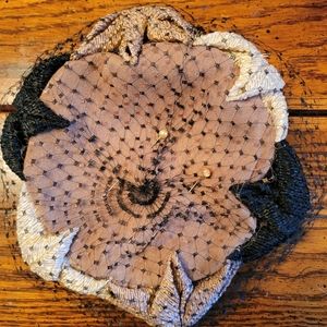 Vintage women's fascinator/pillbox hat